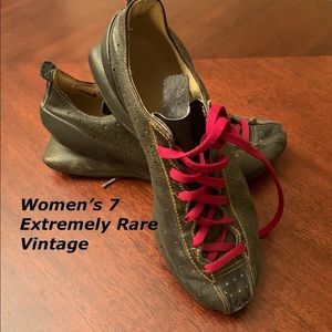 Nike Ovolo Extremely Rare Vintage EUC Women’s 7